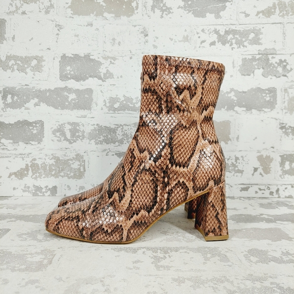 New Steve Madden Harli Snake Print Block Heel Ankle Bootie D189 - Picture 1 of 11